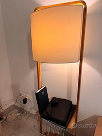 Lampada da terra Maisons du Monde con ripiano