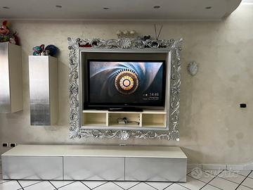 Cornice porta tv in foglia d’argento