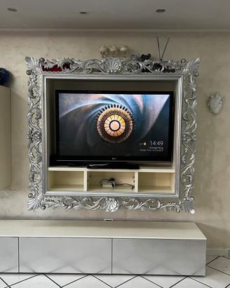 Cornice porta tv in foglia d’argento