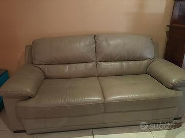 2 divani di pelle color  nocciola