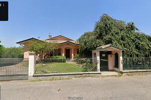 Villa unifamiliare con ampio giardino