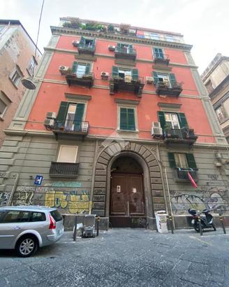 5 LOCALI A NAPOLI