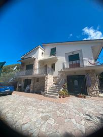 Casa bifamiliare 160 mq con giardino