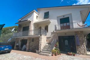 Casa bifamiliare 160 mq con giardino
