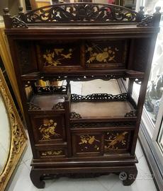 ANTICO MOBILE ORIENTALE INTARSIATO