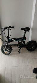 Bici elettrica stile FIIDO pedalata assistita