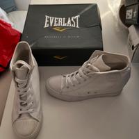 Scarpe con tacco interno