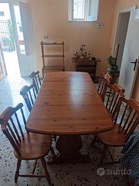 Tavolo in legno ciliegio con sedie
