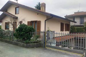 Villa di 255 m² con 5 locali e box auto doppio a S