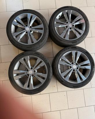 Pneumatici su cerchi 2 x 225/45/18 e 2 x 245/40/18