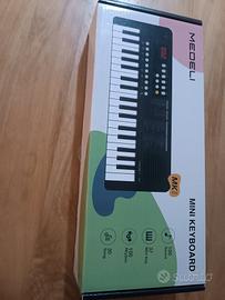 tastiera musicale Medeli 