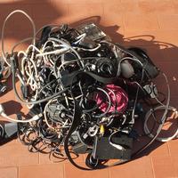 cavi vari  scart,USB,alimentatori,telefonici ecc.e