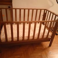 Lettino in legno per bambini completo