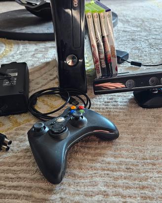 Xbox 360 Slim 250 GB + Sensore Kinect + Giochi 