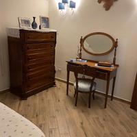 Cassettiera e/o Toeletta in noce con specchiera 