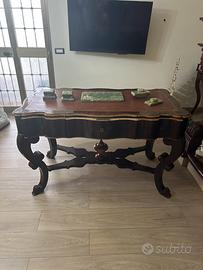 Scrivania in mogano antica