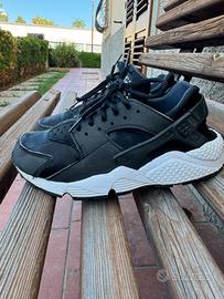 NIKE HUARACHE NERE E BIANCHE UNISEX