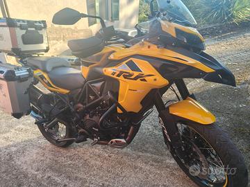 moto Benelli TRK 500x