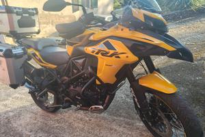 moto Benelli TRK 500x