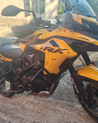 moto Benelli TRK 500x
