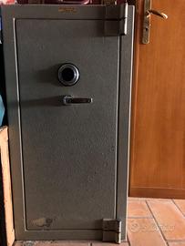 Cassaforte a pavimento apertura a combinazione