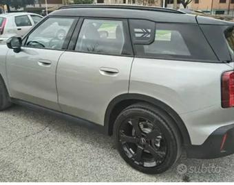 Auto  mini Countryman nuovo modello