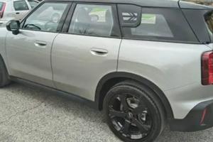 Auto  mini Countryman nuovo modello