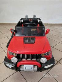 Jeep elettrica con telecomando e bluetooth.