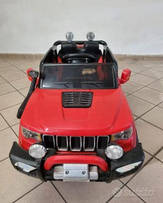 Jeep elettrica con telecomando e bluetooth.
