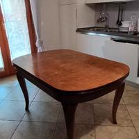 Tavolo da pranzo in legno massello stile classico