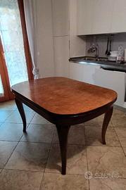 Tavolo da pranzo in legno massello stile classico