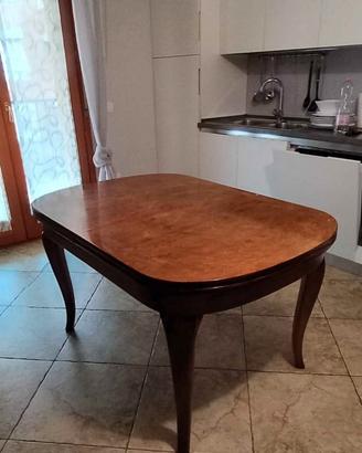 Tavolo da pranzo in legno massello stile classico