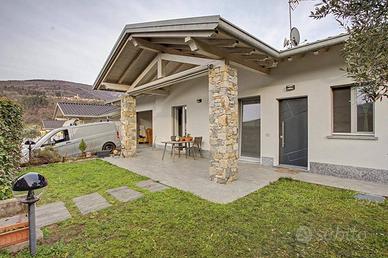Villa di 143 m² con 5 locali e posto auto a Mesenz