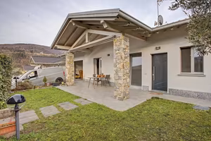 Villa di 143 m² con 5 locali e posto auto a Mesenz