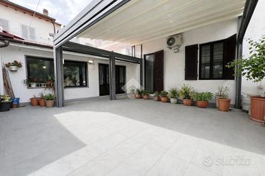 CASA SEMINDIPENDENTE A PRATO