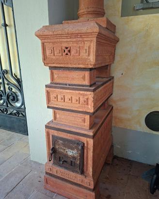 stufa in terracotta Becchi