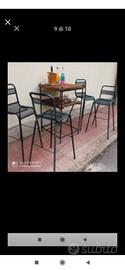 Tavolo e sgabelli Bar