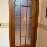 Porta in legno massello con vetro decorato