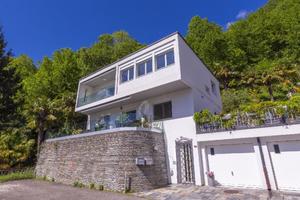 Design villa con vista lago