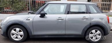 Mini 5 porte (passaggio compreso nel prezzo)