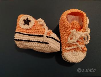 Scarpine bimbo/a all'uncinetto