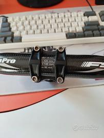 Carbonio a vista - forcella, manubrio, reggisella