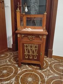 2 comodini con rilievi in ottone fatto a mano