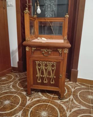 2 comodini con rilievi in ottone fatto a mano