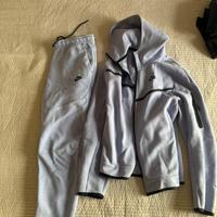 Nike Tech lilla conpleta