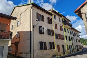 CASA SEMINDIPENDENTE A ROANA