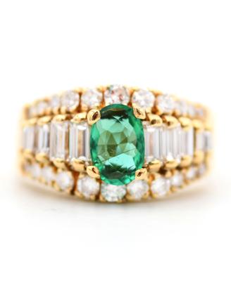 Anello con smeraldo Zambia ct 0,70 e diamanti