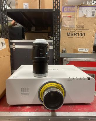 Proiettori Panasonic 6000 da sistemare