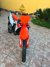 Moto ktm 250