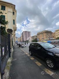 NEGOZIO A GENOVA